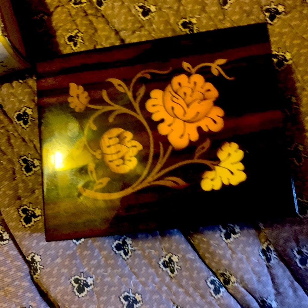 Sore to Italian music box vintage